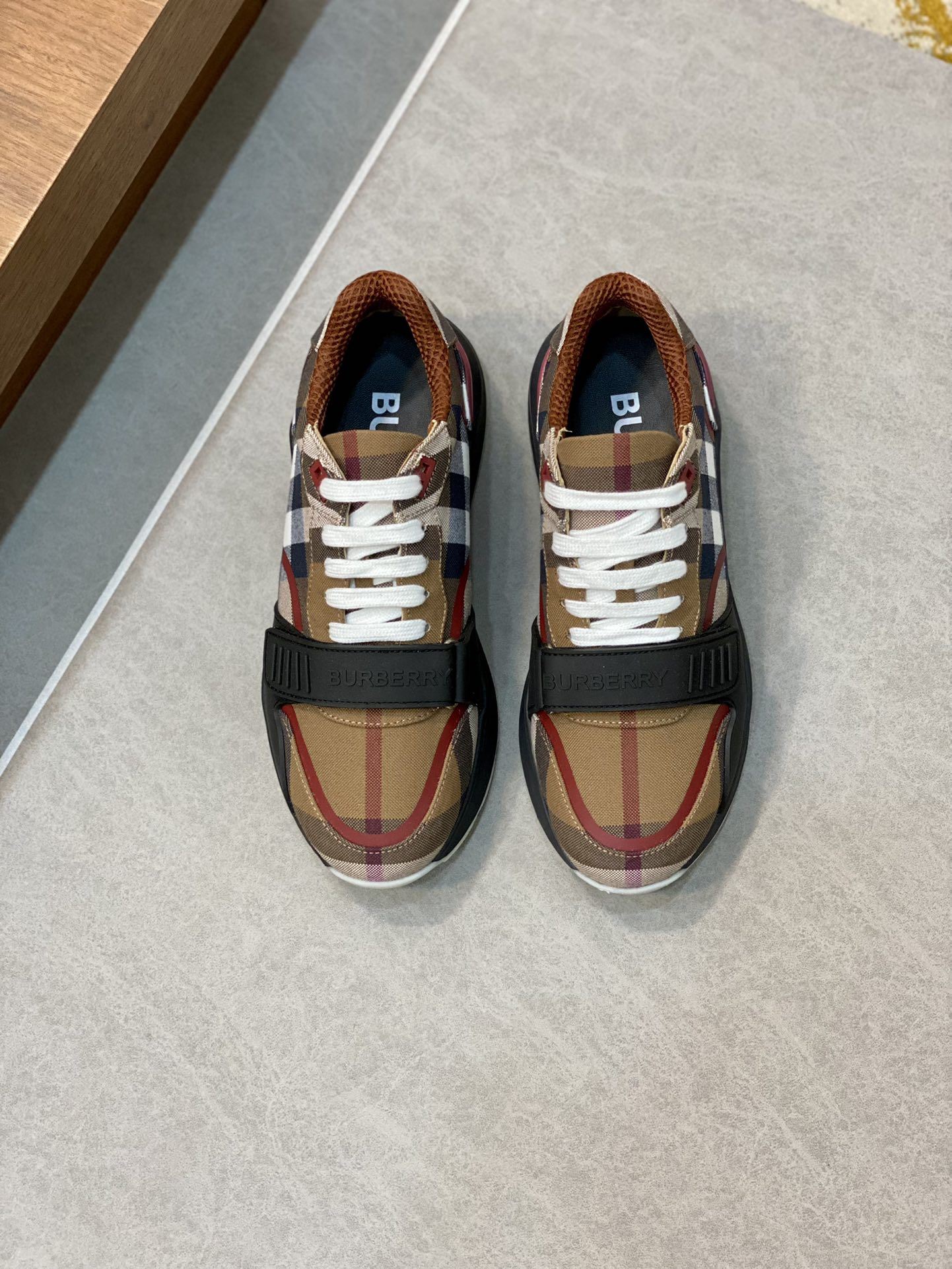 Burberry Low Shoes